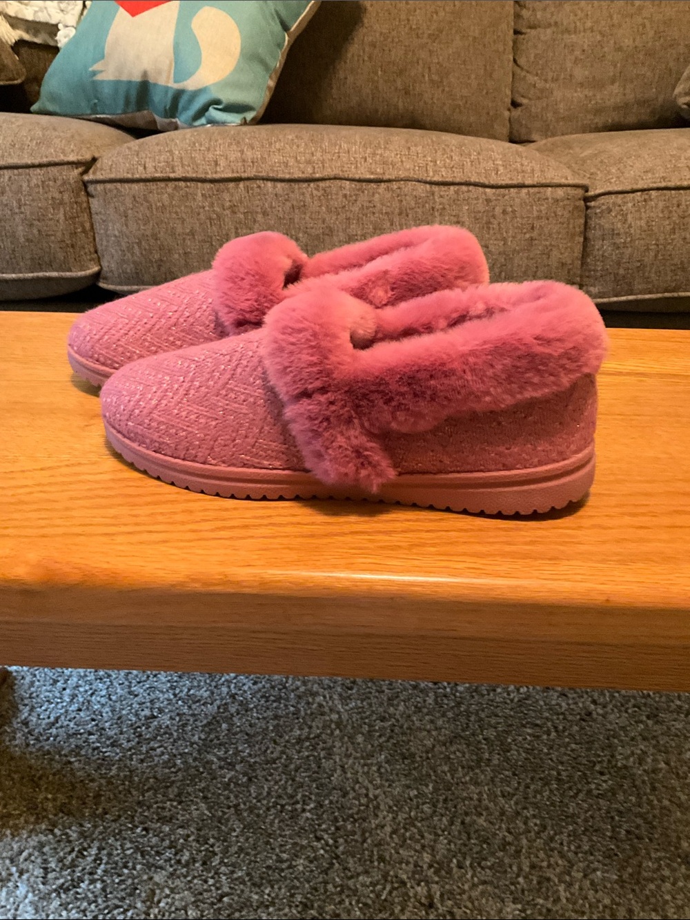 Women’s Size 9 Skechers Memory Foam Slippers with Rubber Soul, Cozy! - Picture 2 of 7